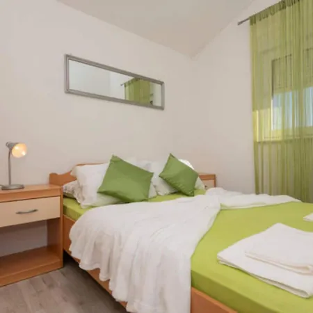 Four Bedroom With Terrace And Swimming Pool Nenadici