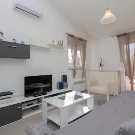 Villa Four Bedroom With Terrace And Swimming Pool Imotski