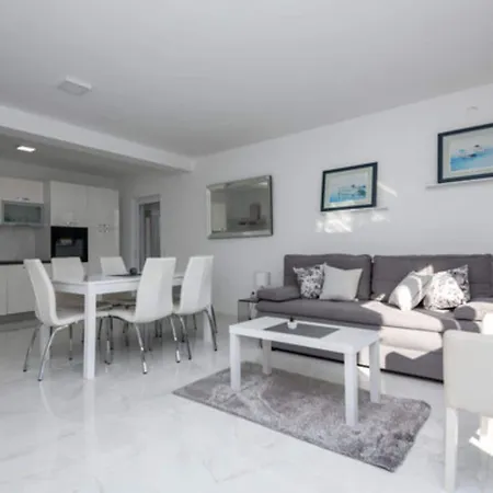 Four Bedroom With Terrace And Swimming Pool *