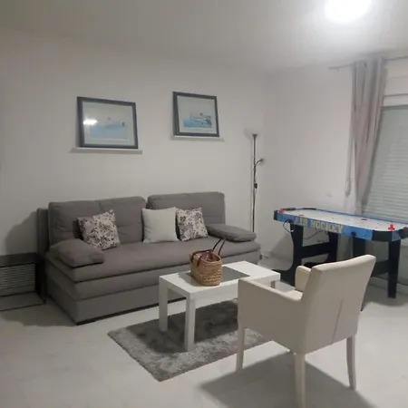 Four Bedroom With Terrace And Swimming Pool Imotski