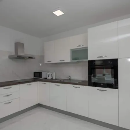Villa Four Bedroom With Terrace And Swimming Pool Imotski