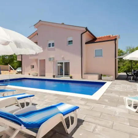 Four Bedroom With Terrace And Swimming Pool