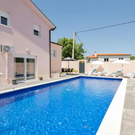 Four Bedroom With Terrace And Swimming Pool *