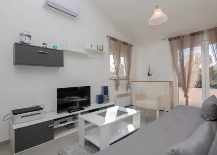 Villa Four Bedroom With Terrace And Swimming Pool Imotski