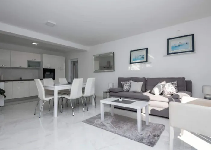 Four Bedroom With Terrace And Swimming Pool *