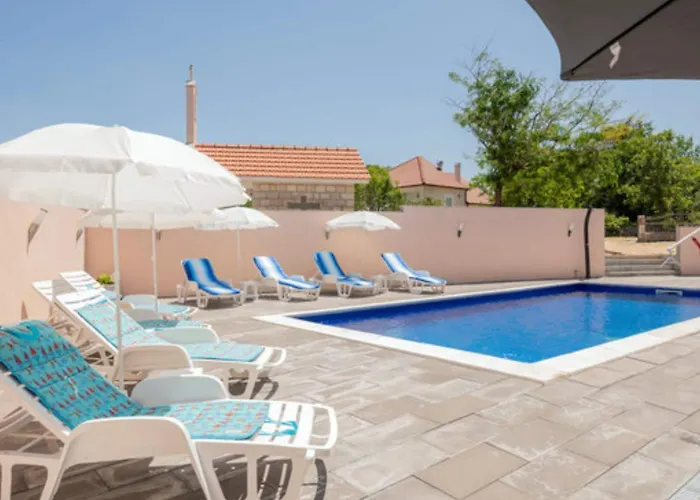 Four Bedroom With Terrace And Swimming Pool Villa *