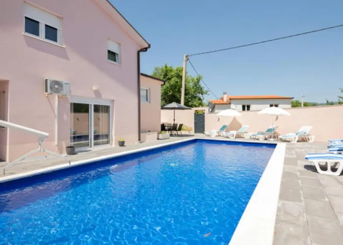 Four Bedroom With Terrace And Swimming Pool *